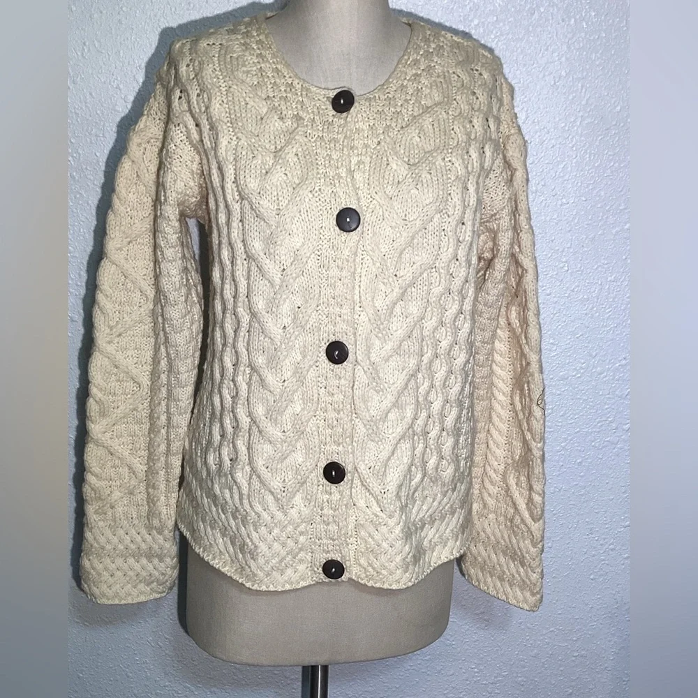 Carraigdonn 100% merino wool Cable Knit Cream Sweater size large