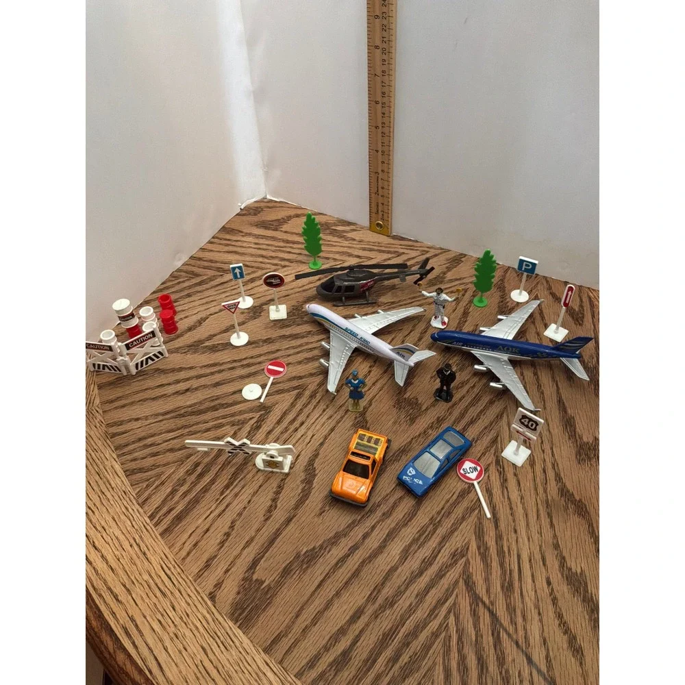 [Aviation] Unisex Unbranded Airport Playset OS Multicolor