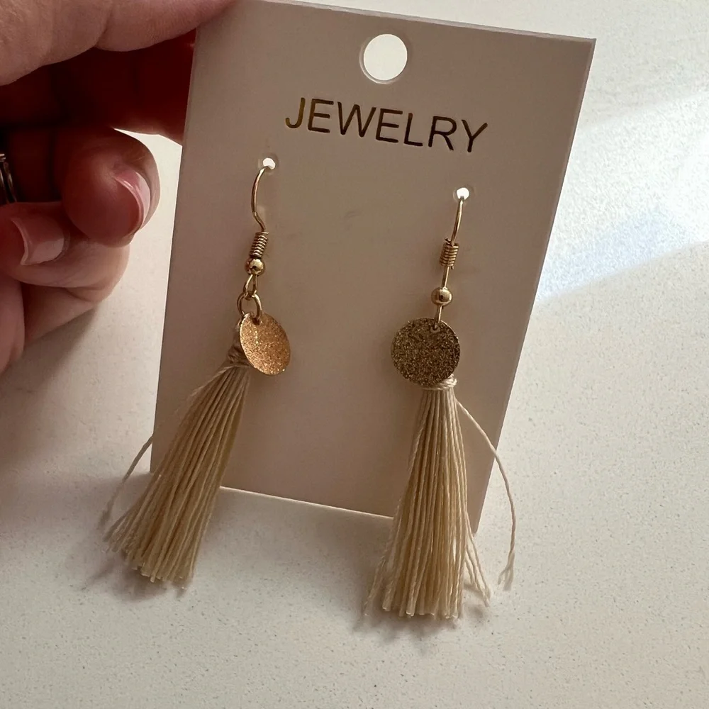 N/A earrings cream