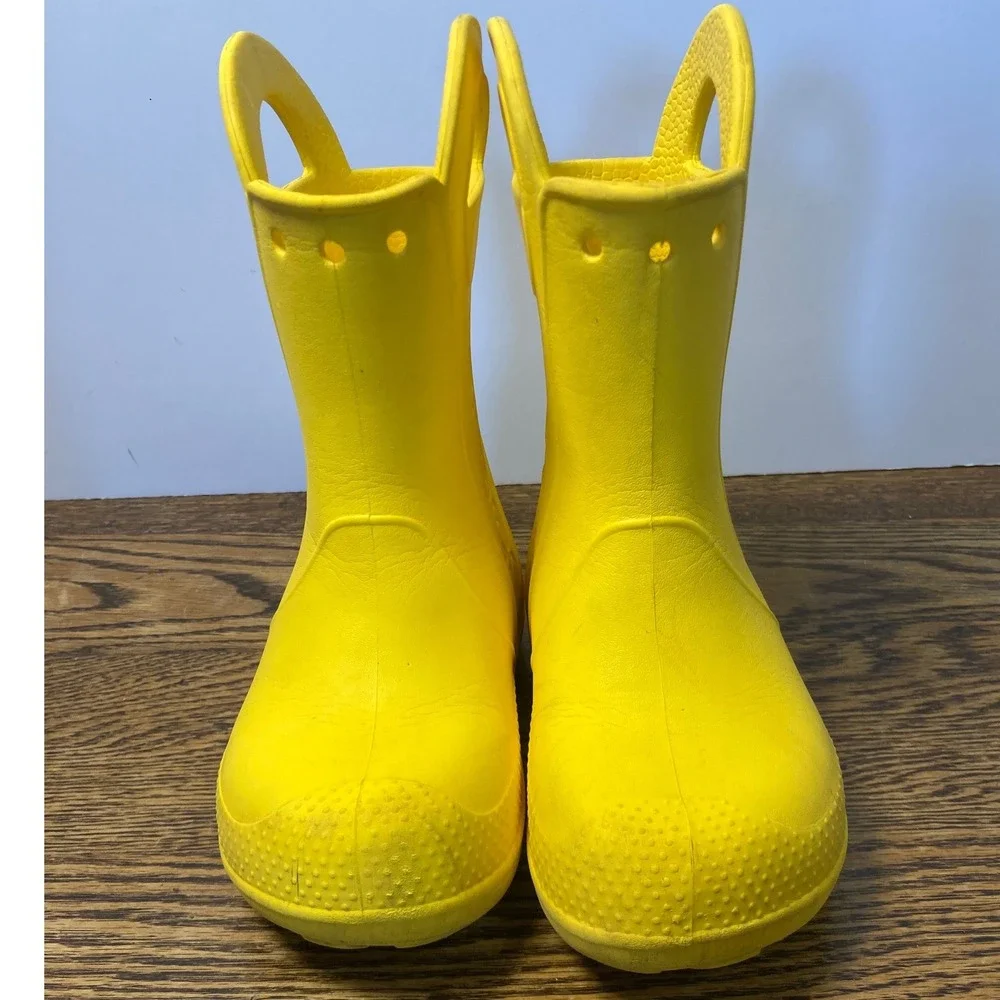 CROCS handle it