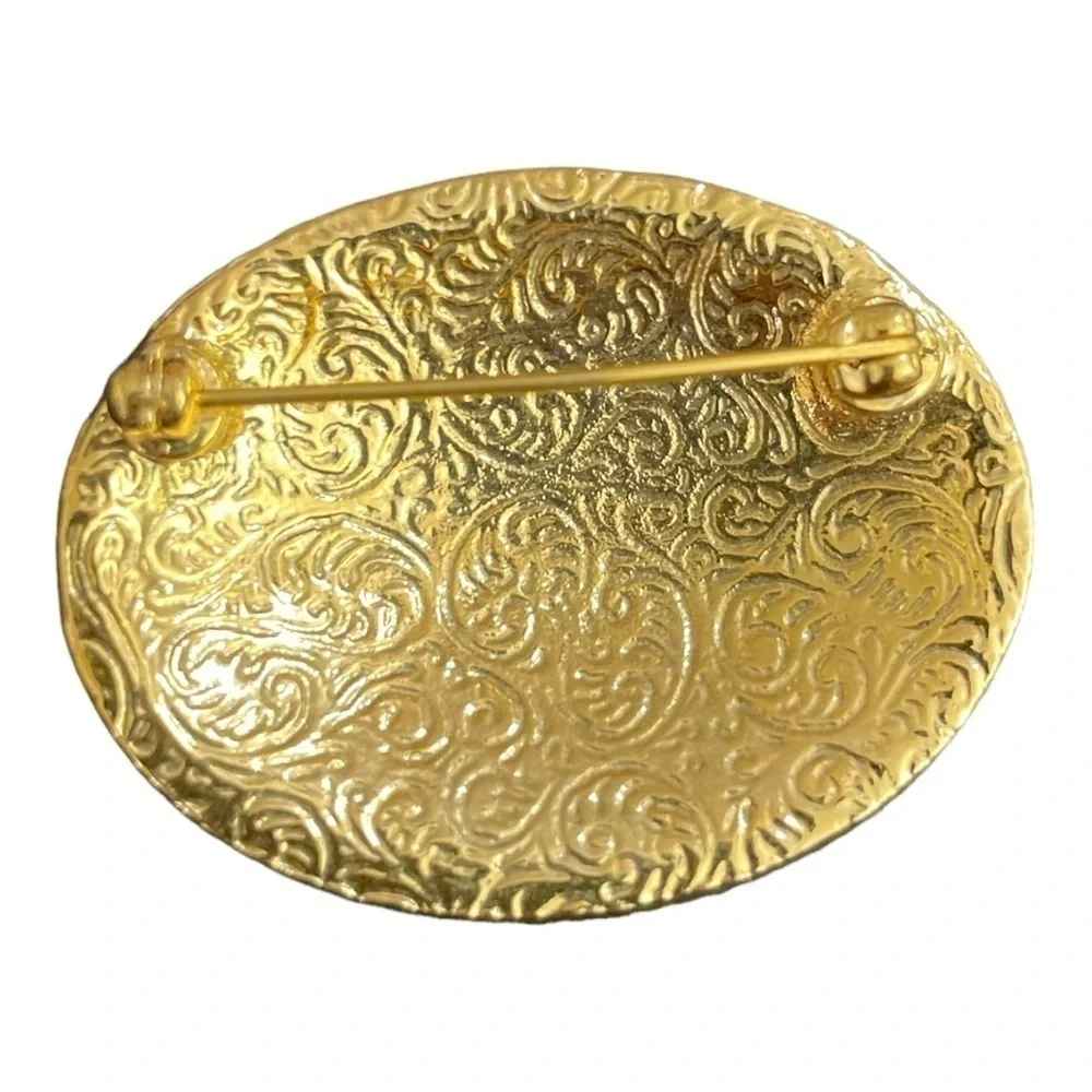 N/A vintage brooch