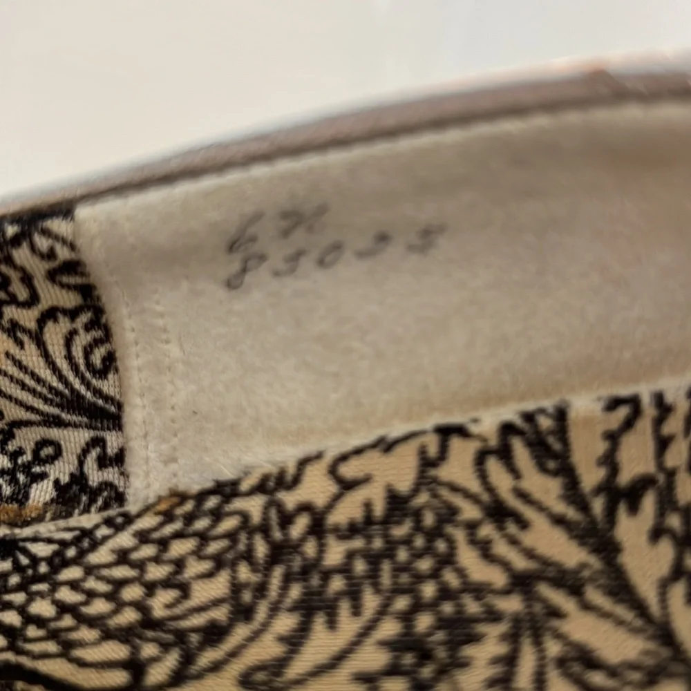 unknown gently worn