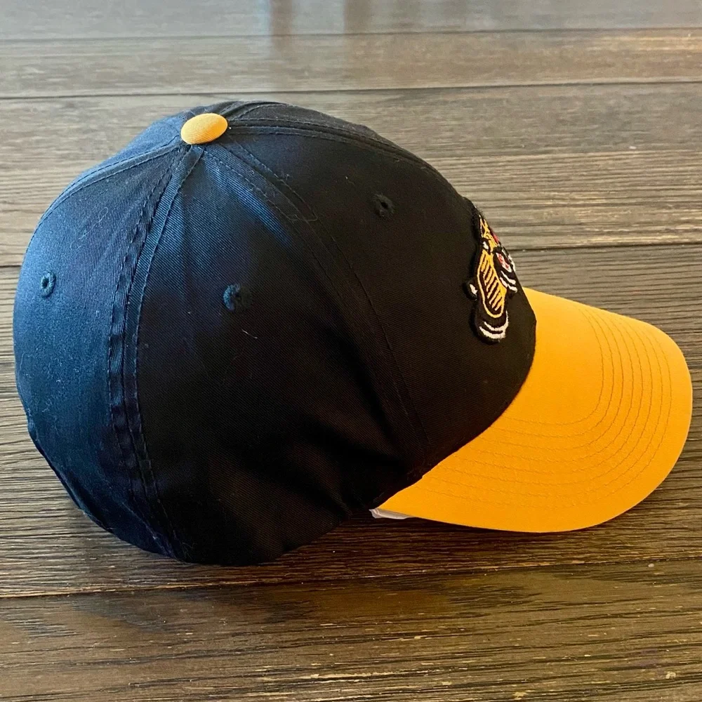 outdoor cap Company logo car