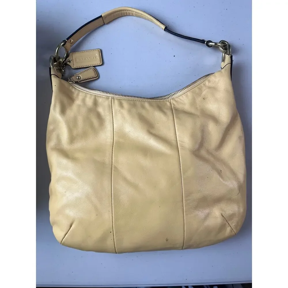 Coach color pale