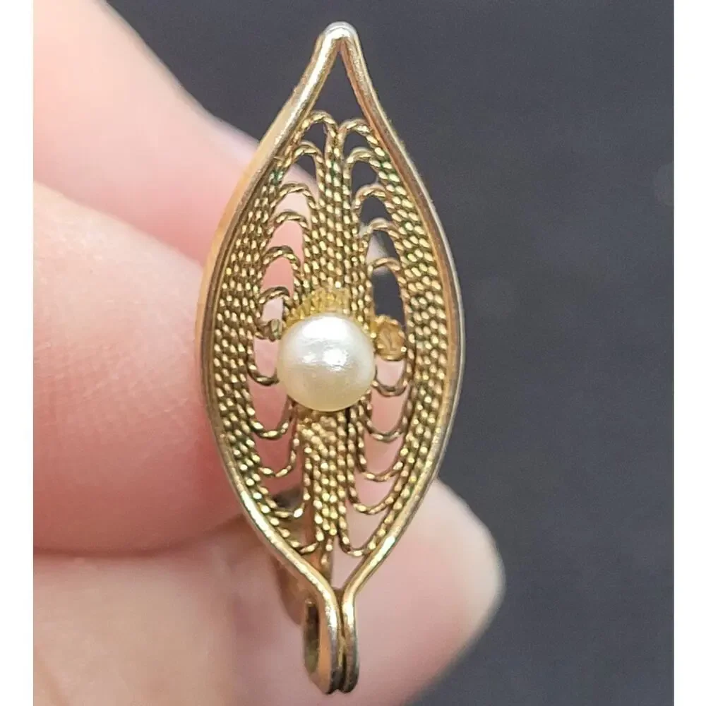Sarah Coventry Vintage Revival Goldtone Filigree Leaf Faux Pearl Clip On Earring