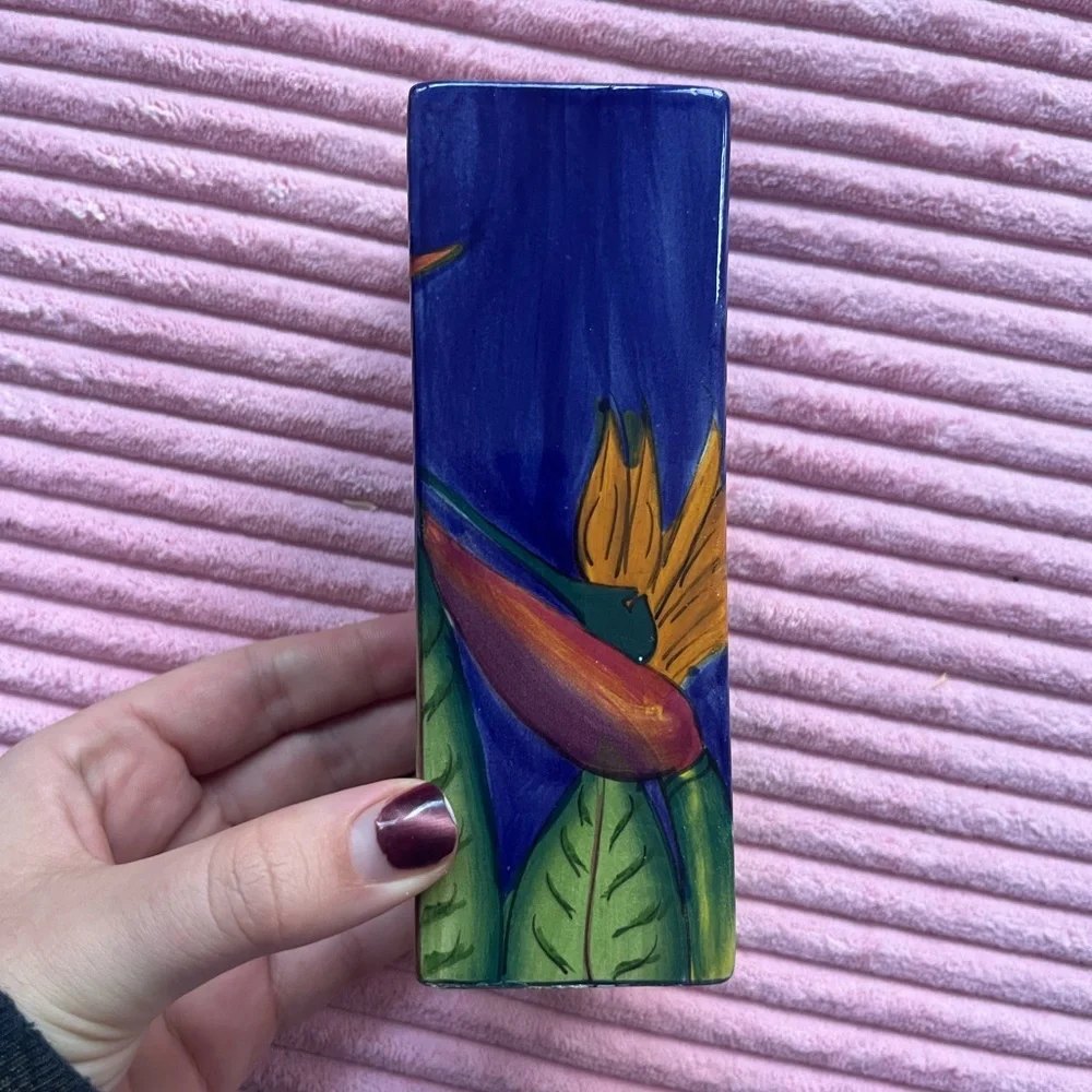 N/A beautiful vase