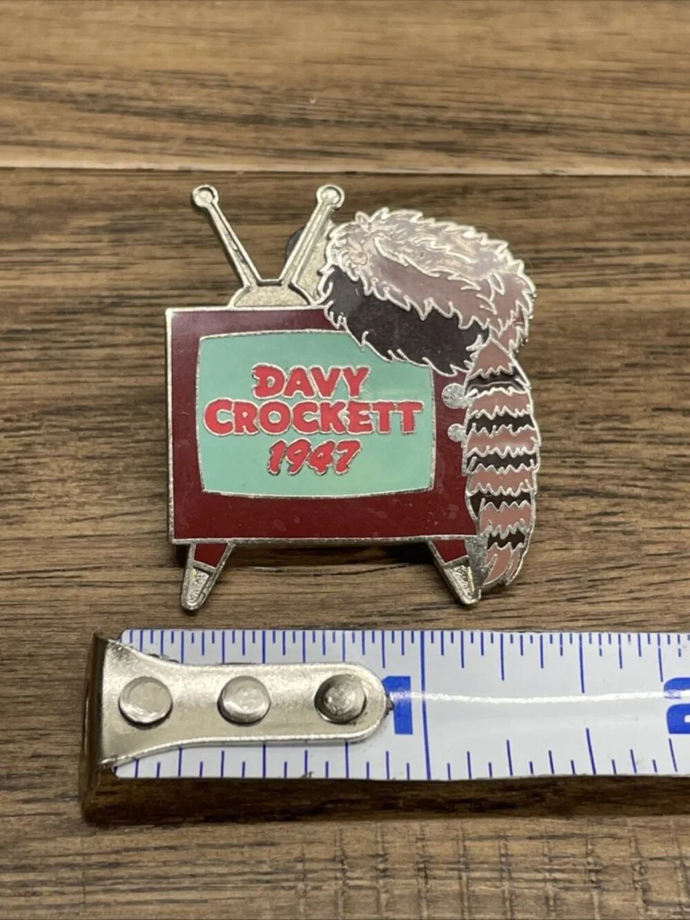 Disney DS  Countdown to the Millennium  #94 Davy Crockett 1947  Error Pin KG JD