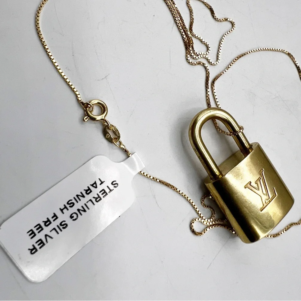 Boutique authentic louis