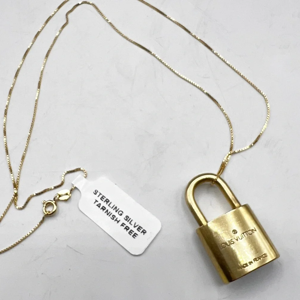 Boutique authentic louis