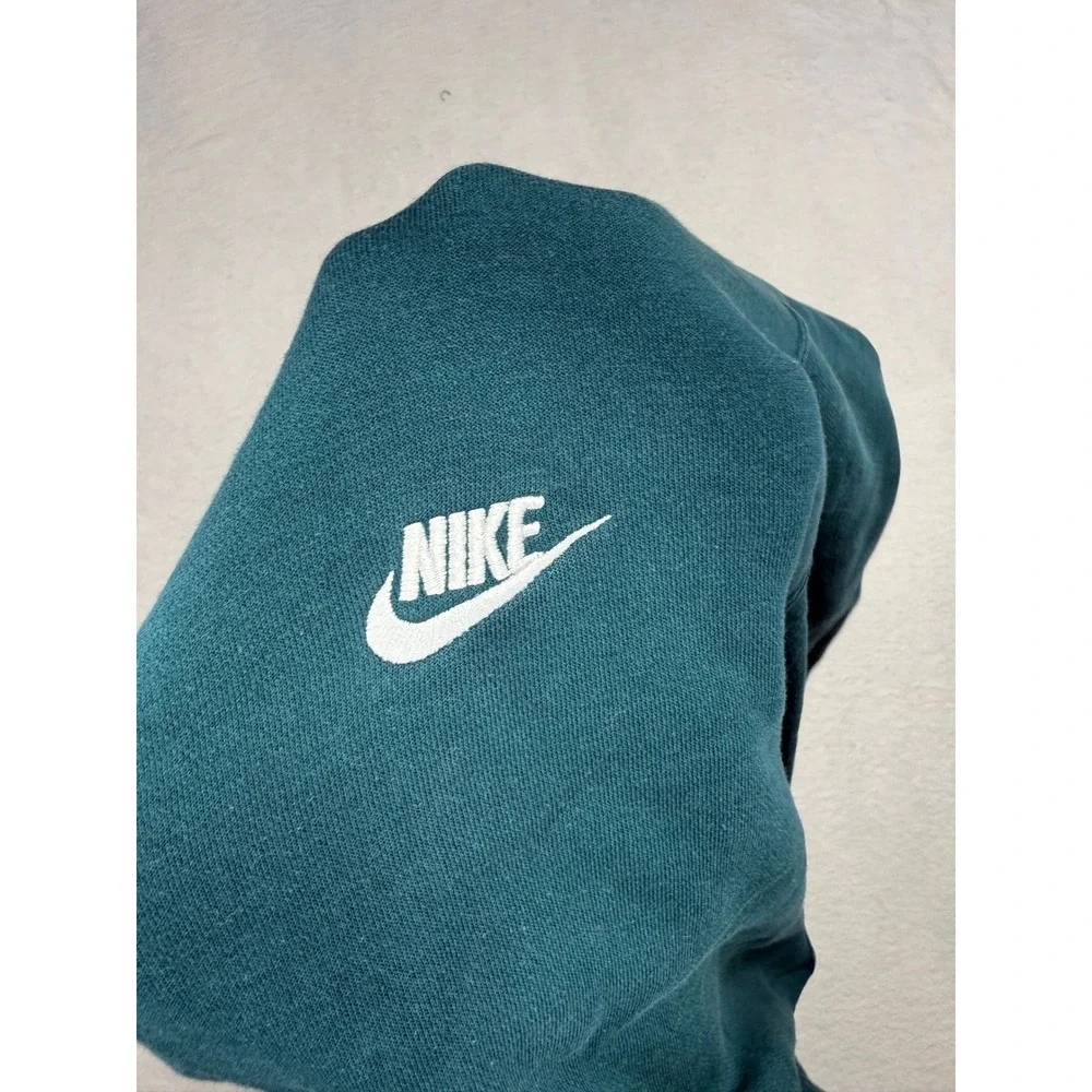 Nike sportswear club