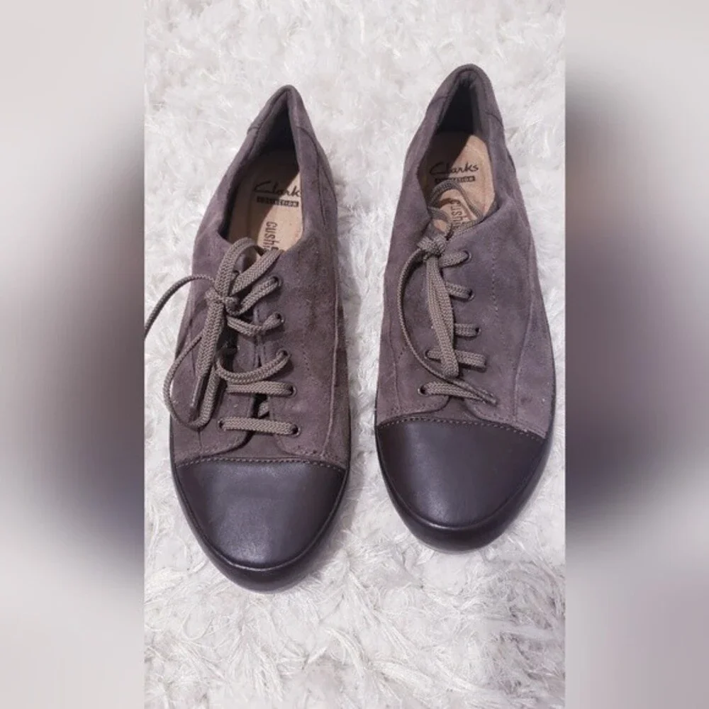 Clarks Suede Leather Sneaker Size: 8M