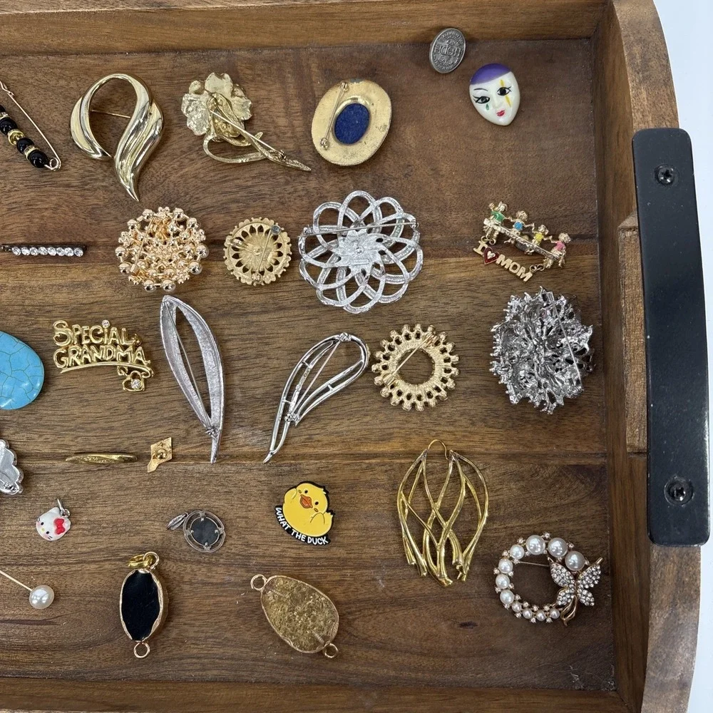 Mixed Lot Costume Jewelry Pins Bars Brooches Pendants Some Signed Vtg to Now 43