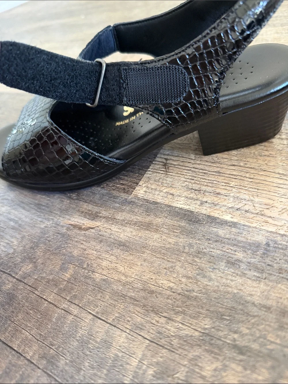 SAS Size US 7.5M Suntimer Black Croc Comfort Heeled Leather Sandal EZ Strap USA