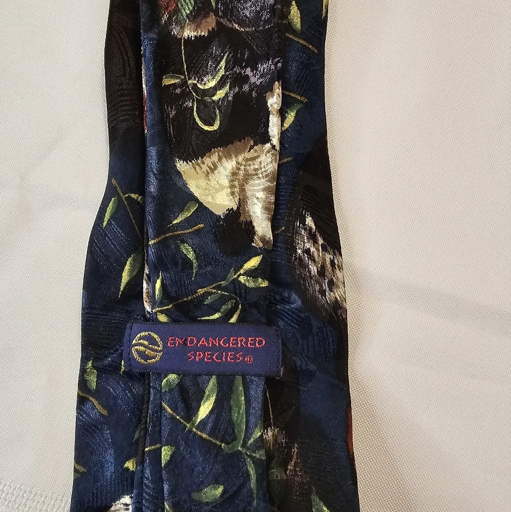 Endangered Species excellent vintage