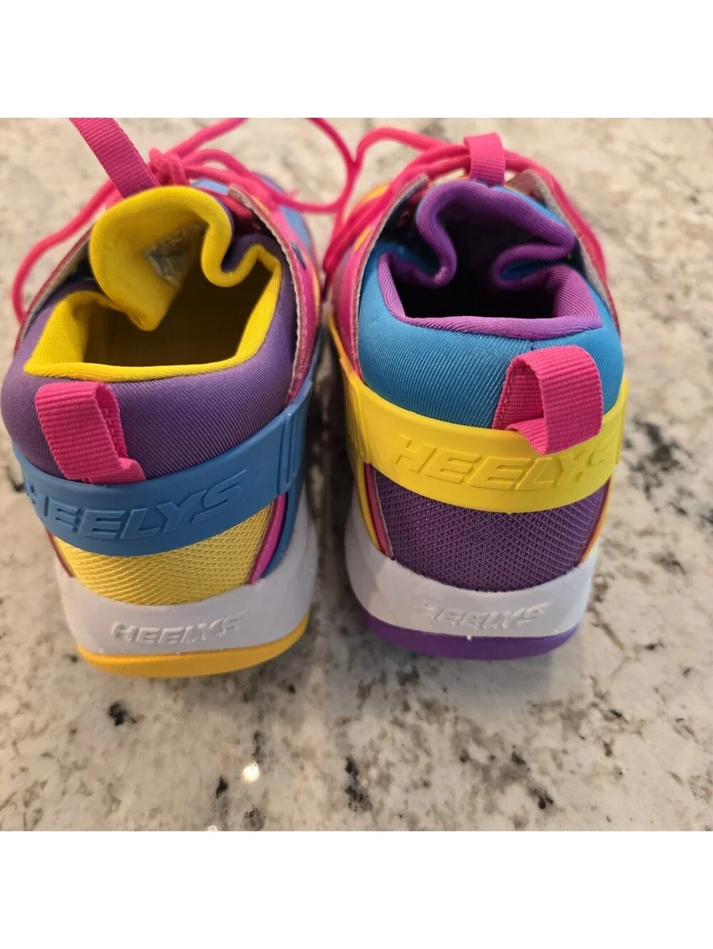 Heelys force shoes