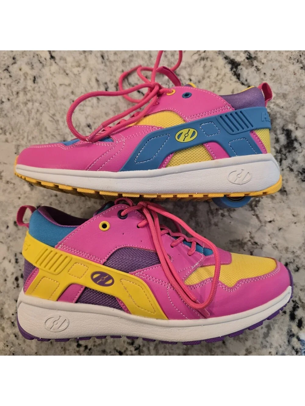 Heelys force shoes