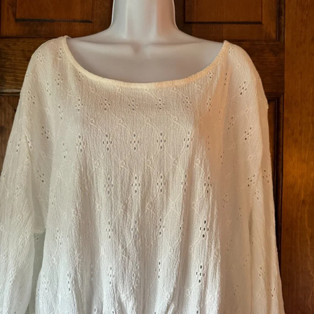 NWT H&M White Eyelet Pullover Top w/Peplum Size 2XL