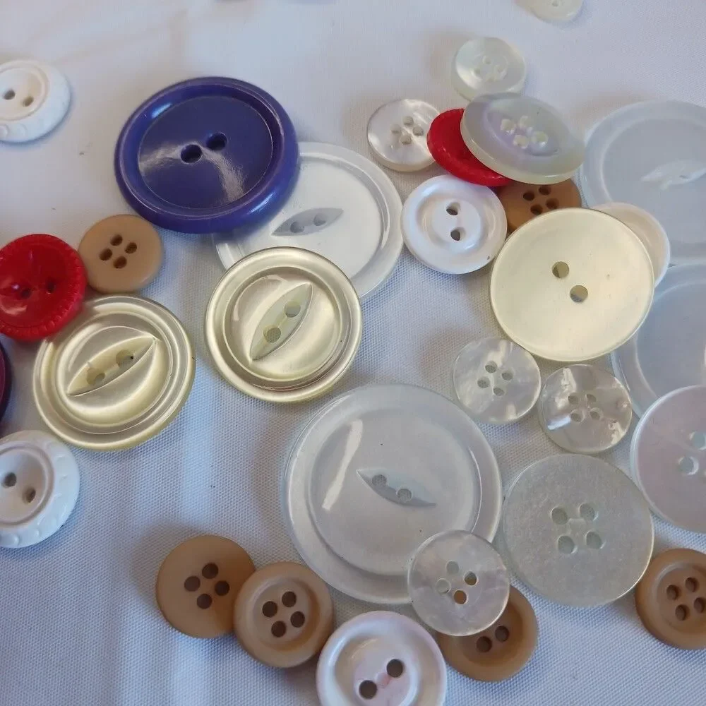 Unbranded vintage buttons