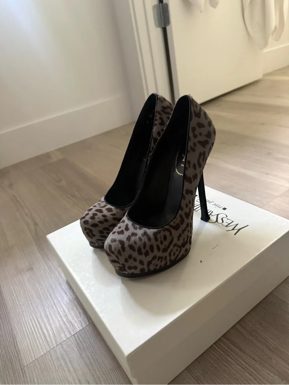 Saint Laurent bold leopard