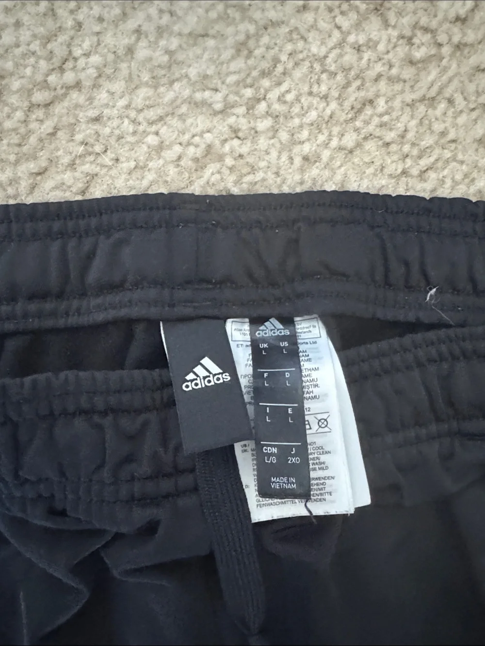 adidas classic black