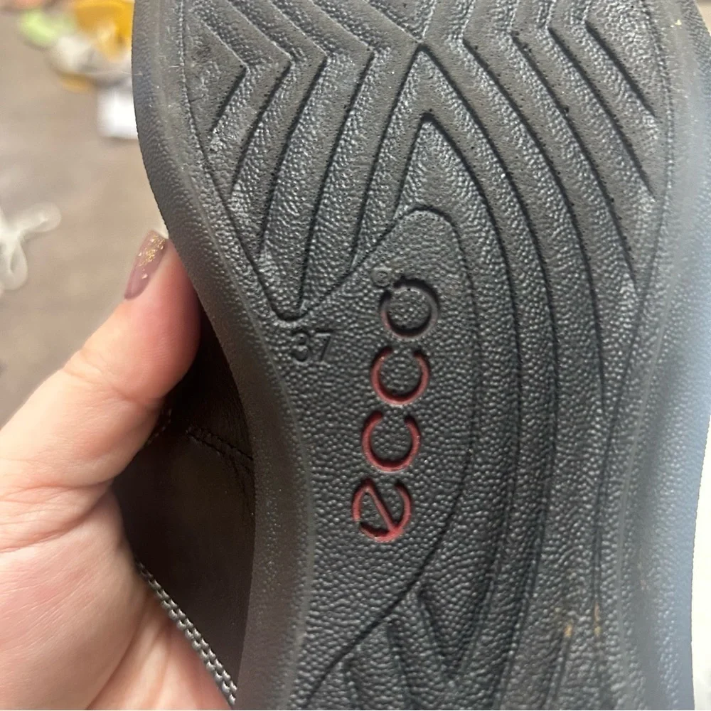 Ecco size 37