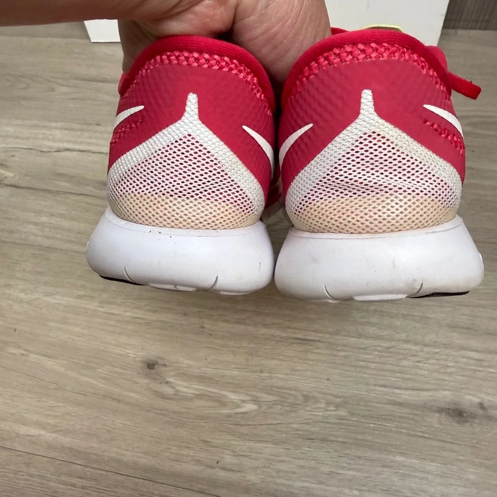 Nike lace up