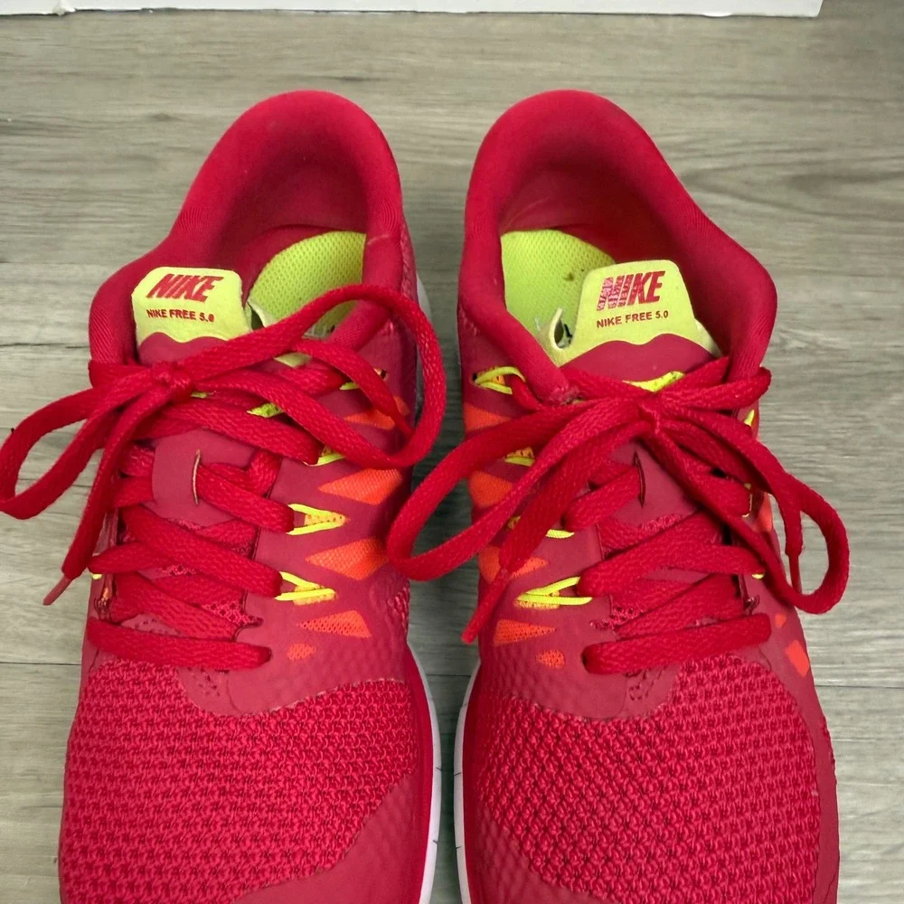 Nike lace up