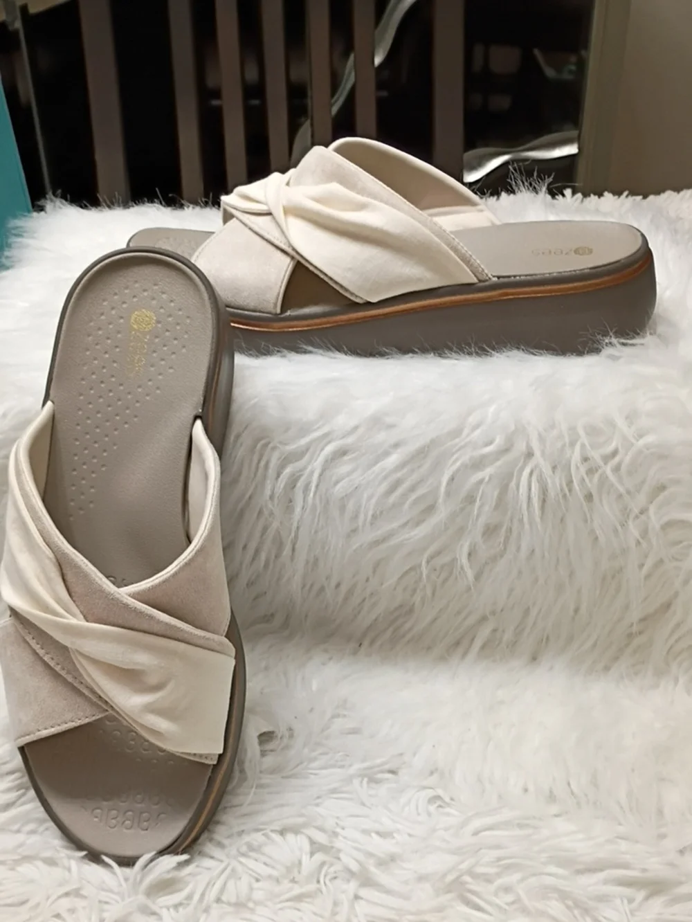 Bzees Take A Bow Cream Twisted Cross-Strap Slide Sandals Rose Gold Trim