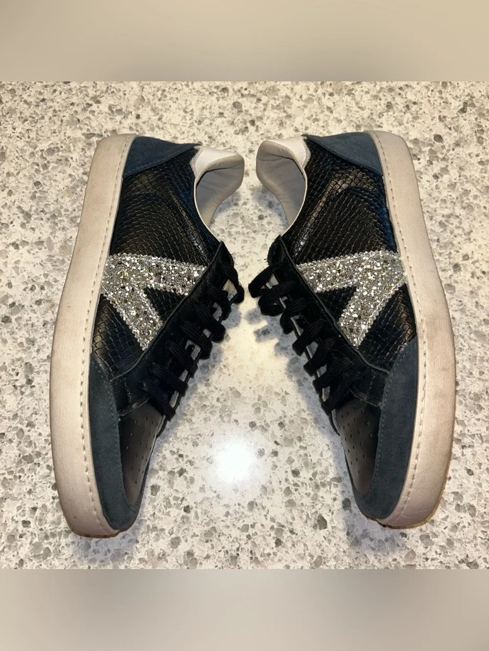 Victoria stylish black