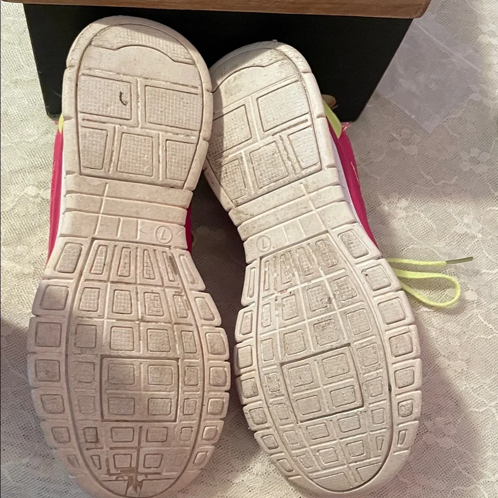 Danskin Now vibrant pink
