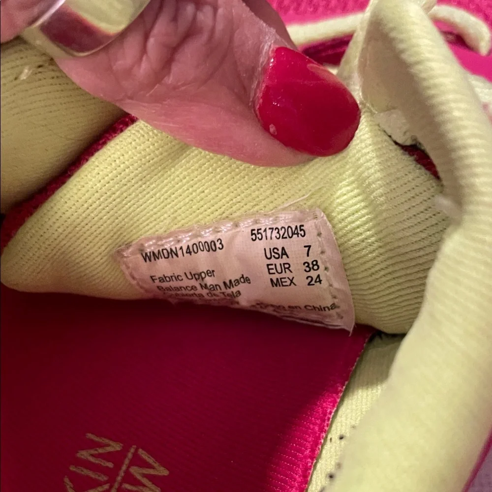 Danskin Now vibrant pink