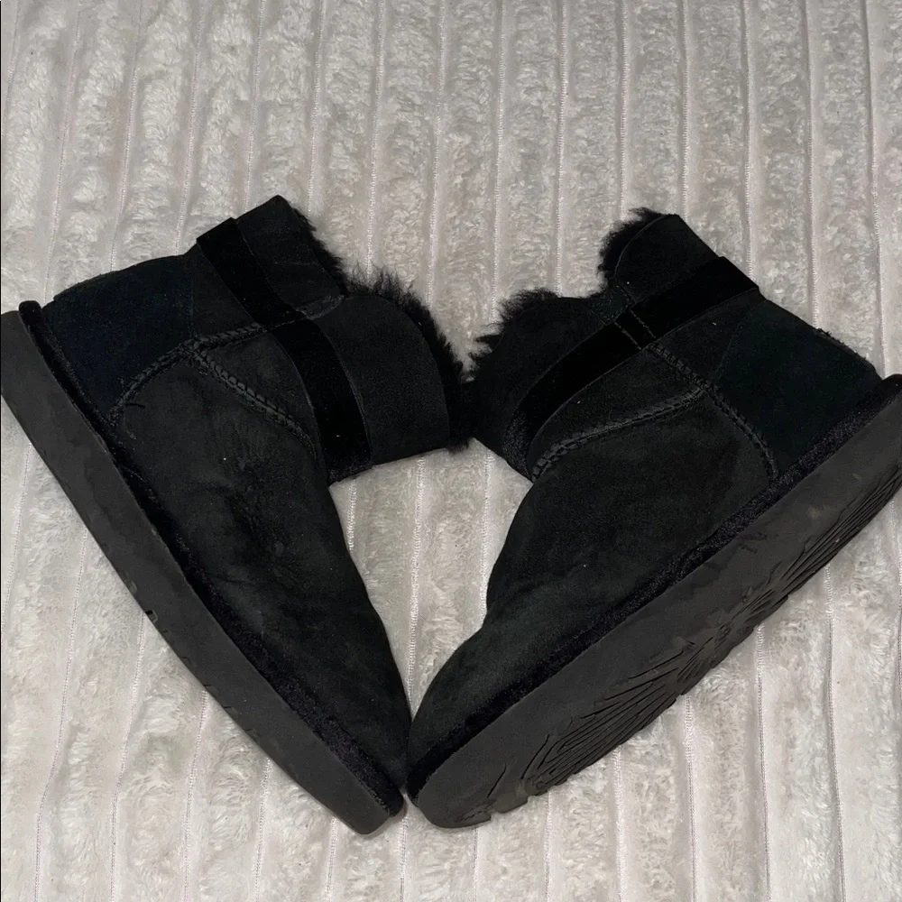 UGG stylish black