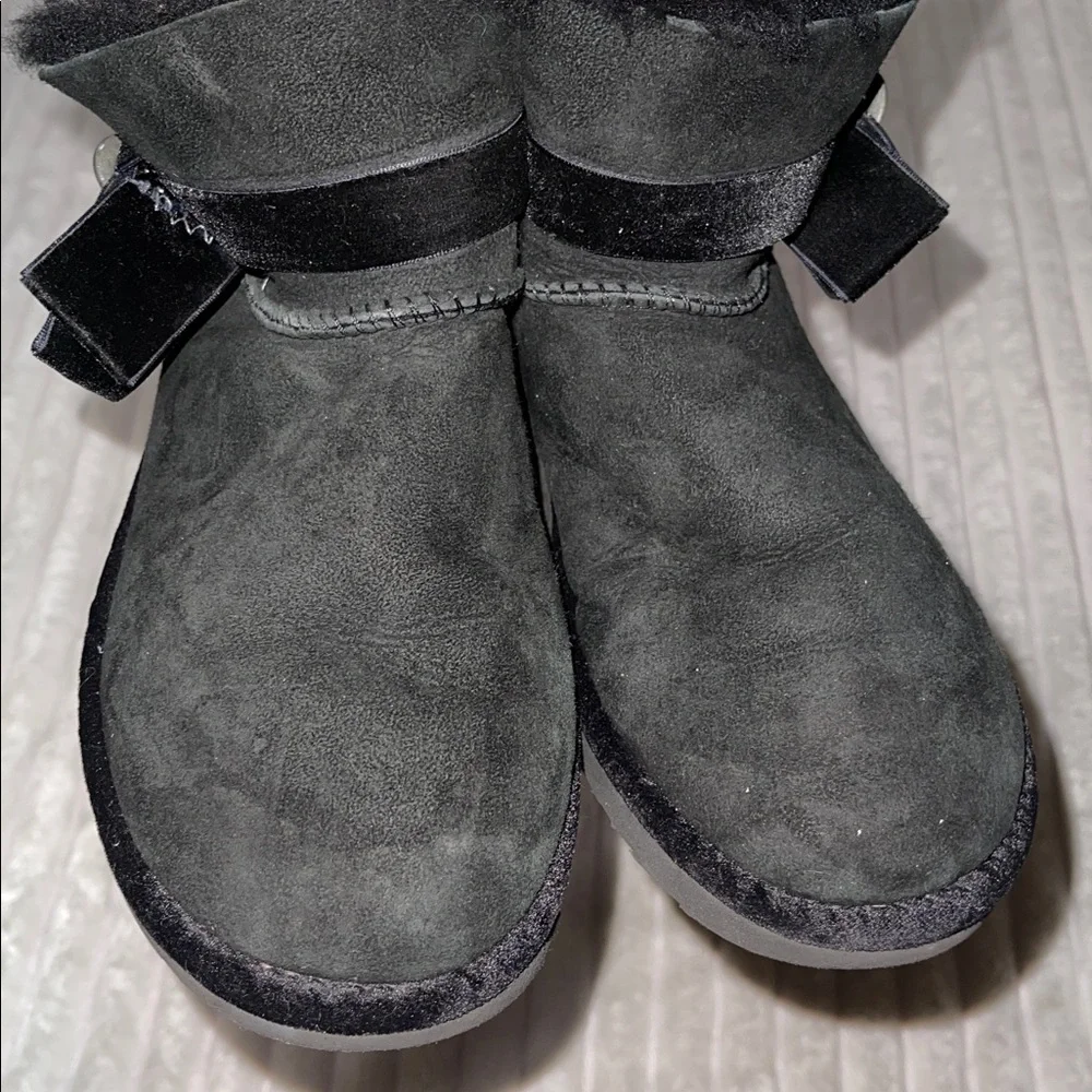 UGG stylish black