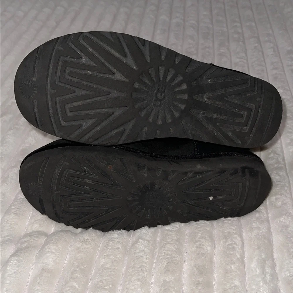 UGG stylish black