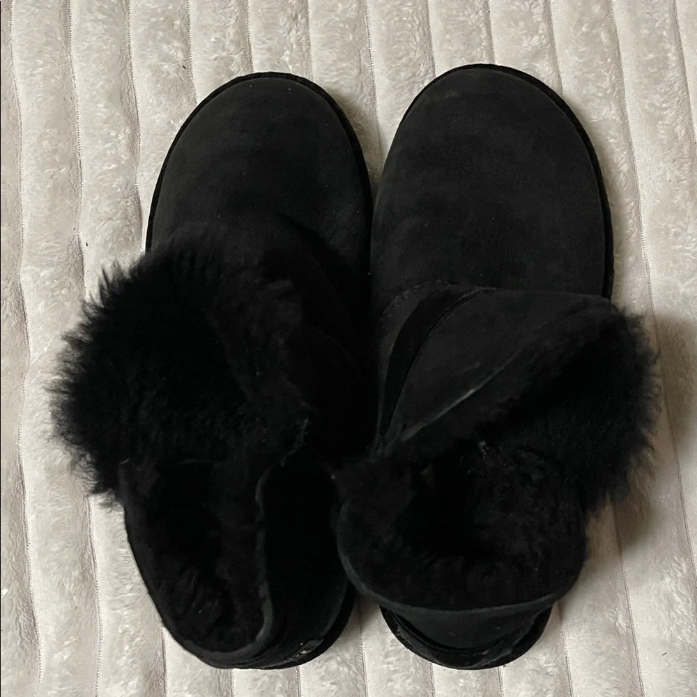 UGG stylish black