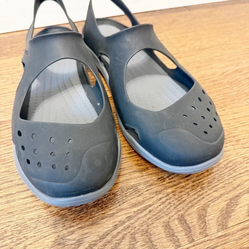 CROCS great preowned