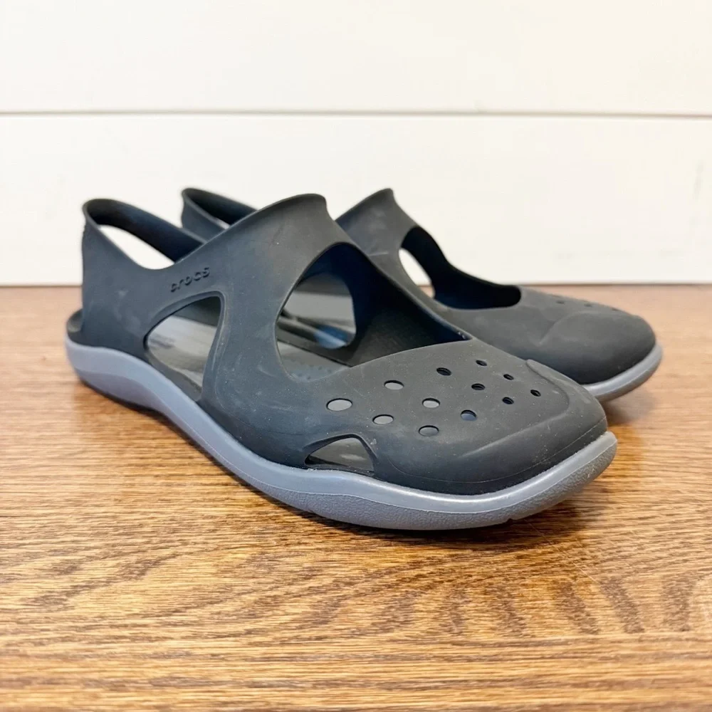 CROCS great preowned