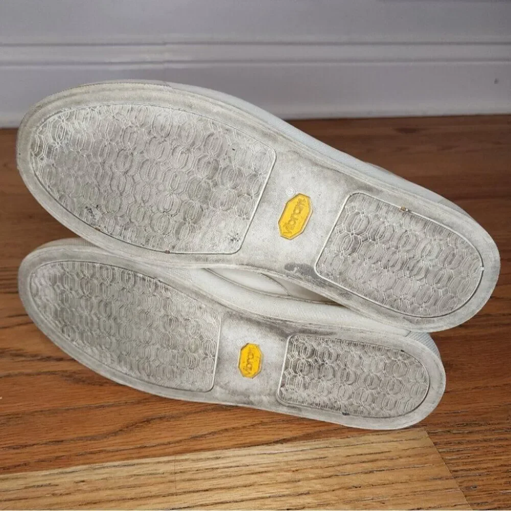 Nisolo wore these