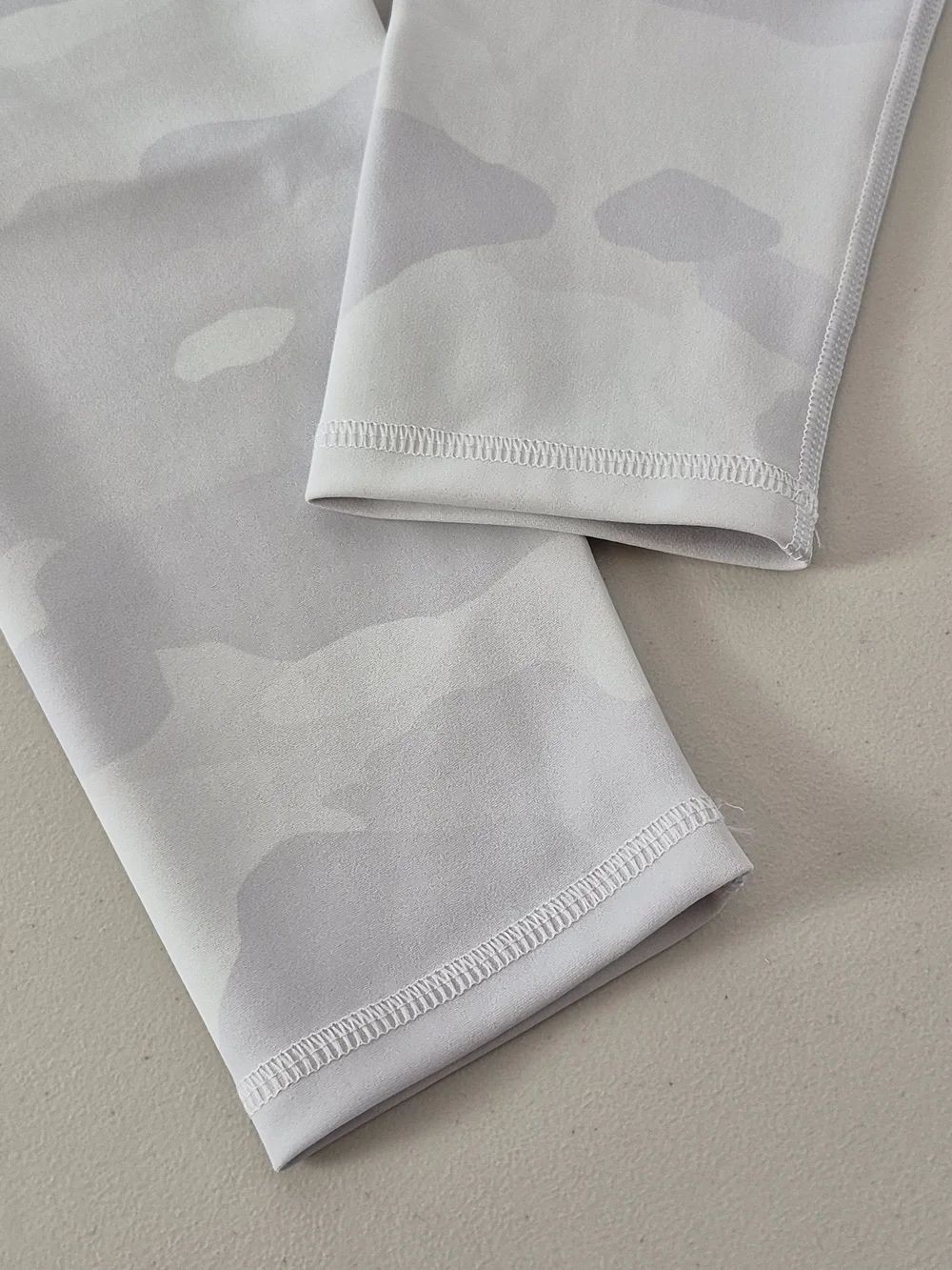 ALO Yoga waistband excellent flat