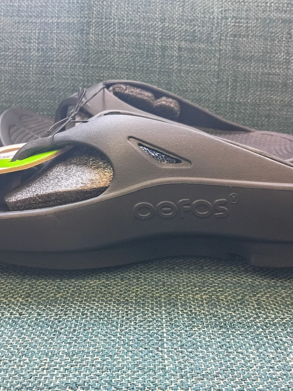 OOFOS brand new