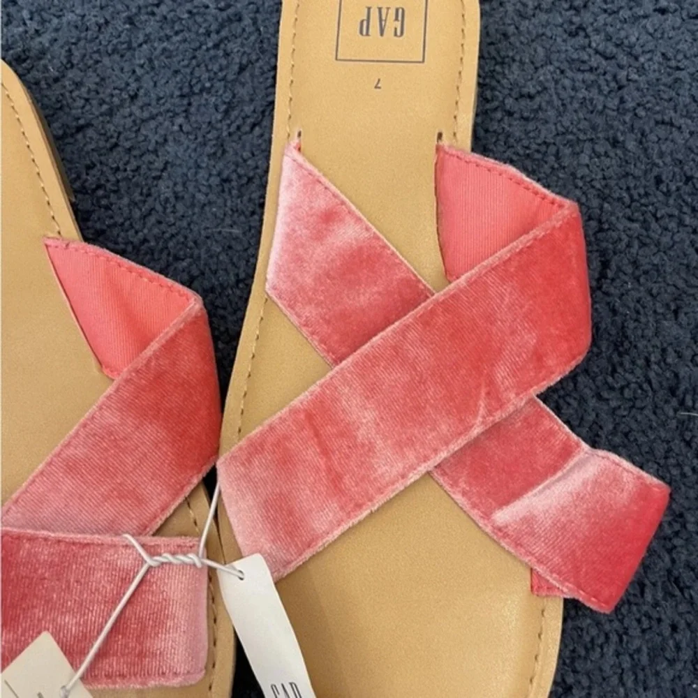 GAP slides nwt