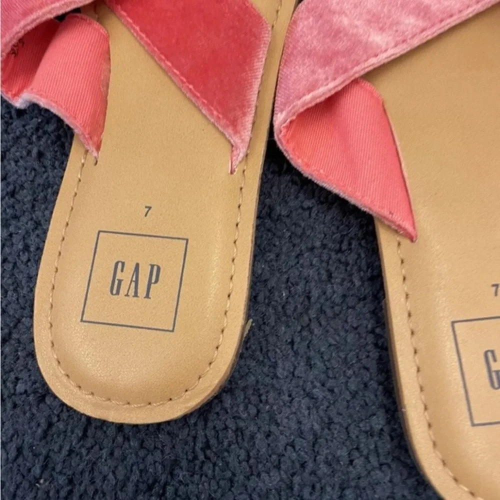 GAP slides nwt