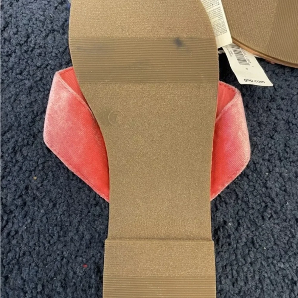 GAP slides nwt