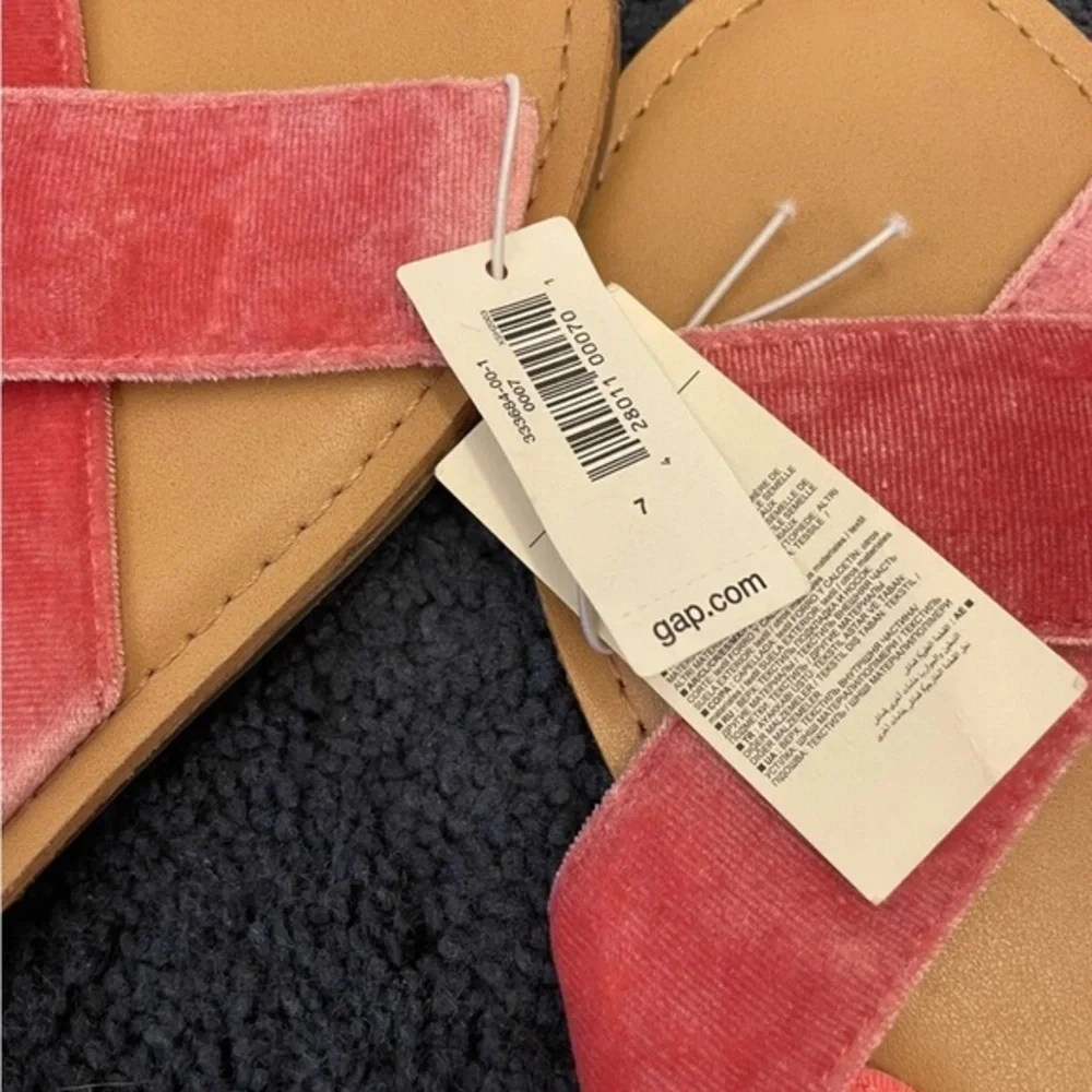 GAP slides nwt