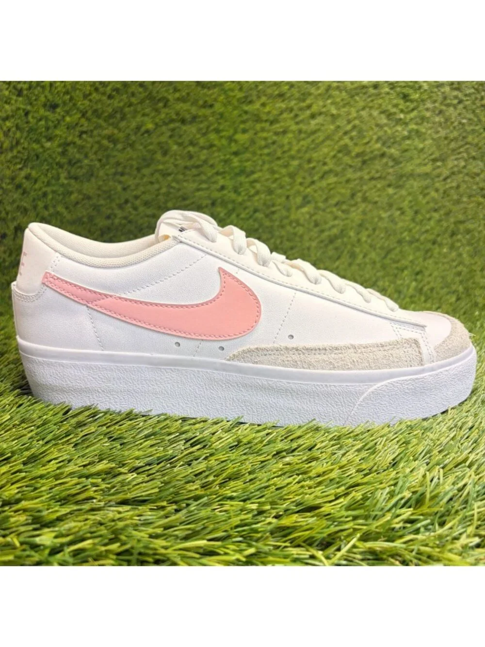 Nike Blazer Low Platform Womens Size 11.5 White Athletic Leather Shoes Sneakers