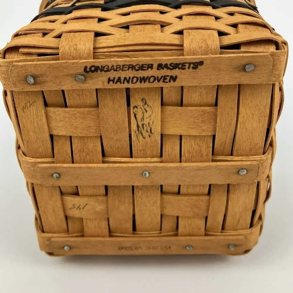 Longaberger includes basket