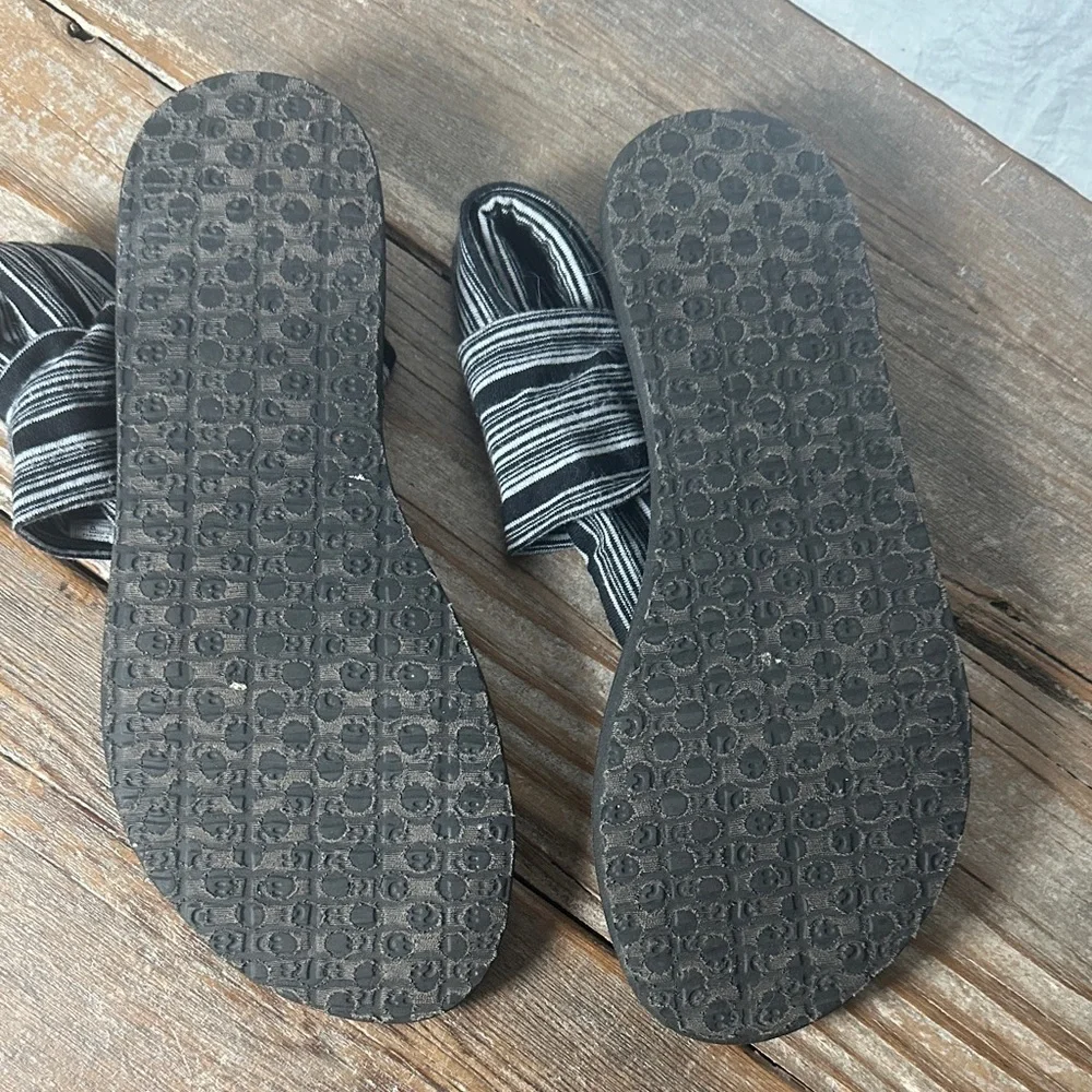 Sanuk sandals design comfortable