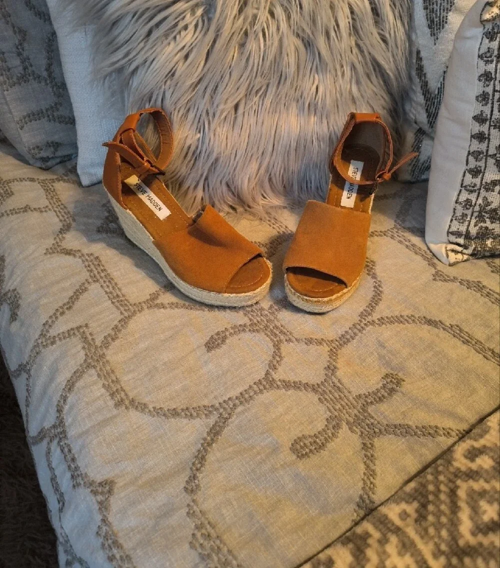 Steve Madden open off discoloration