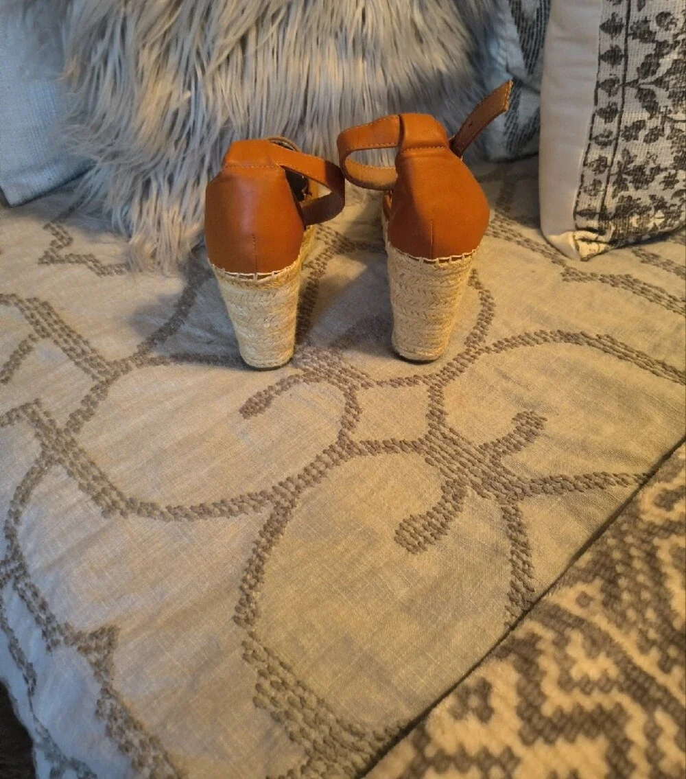 Steve Madden strap platform last