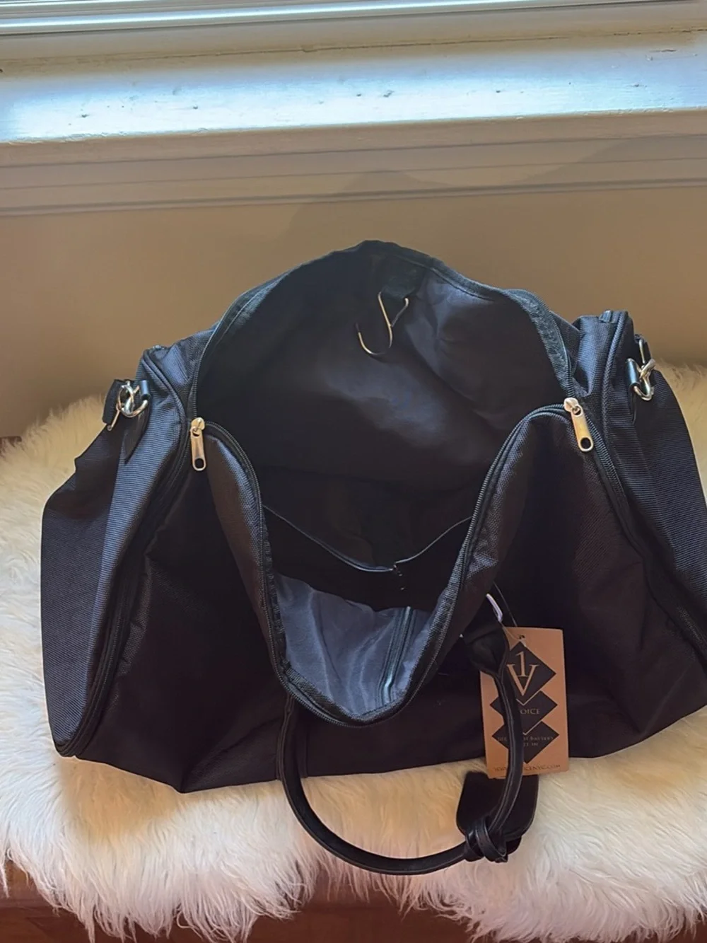 N/A spacious black